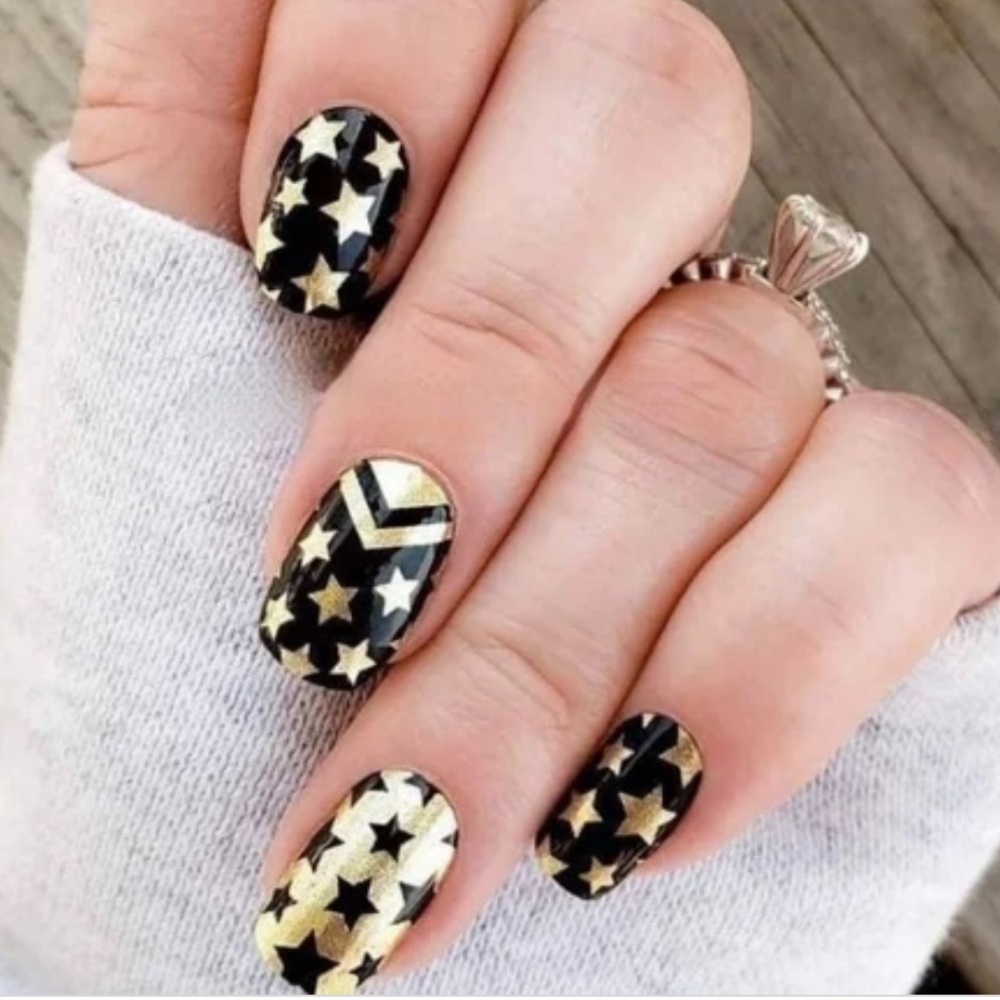 5/$35 💅 Color Street Salute to You